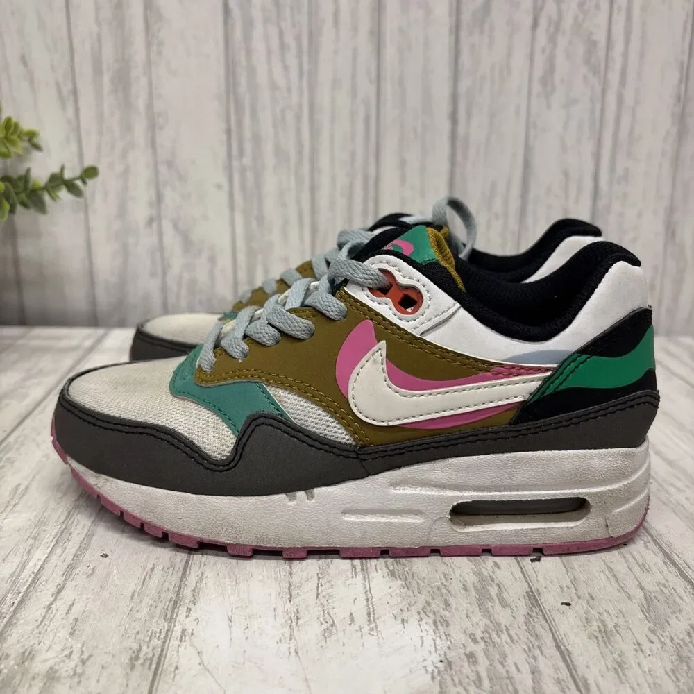 Girls Size 1 Nike Air Max Sneakers